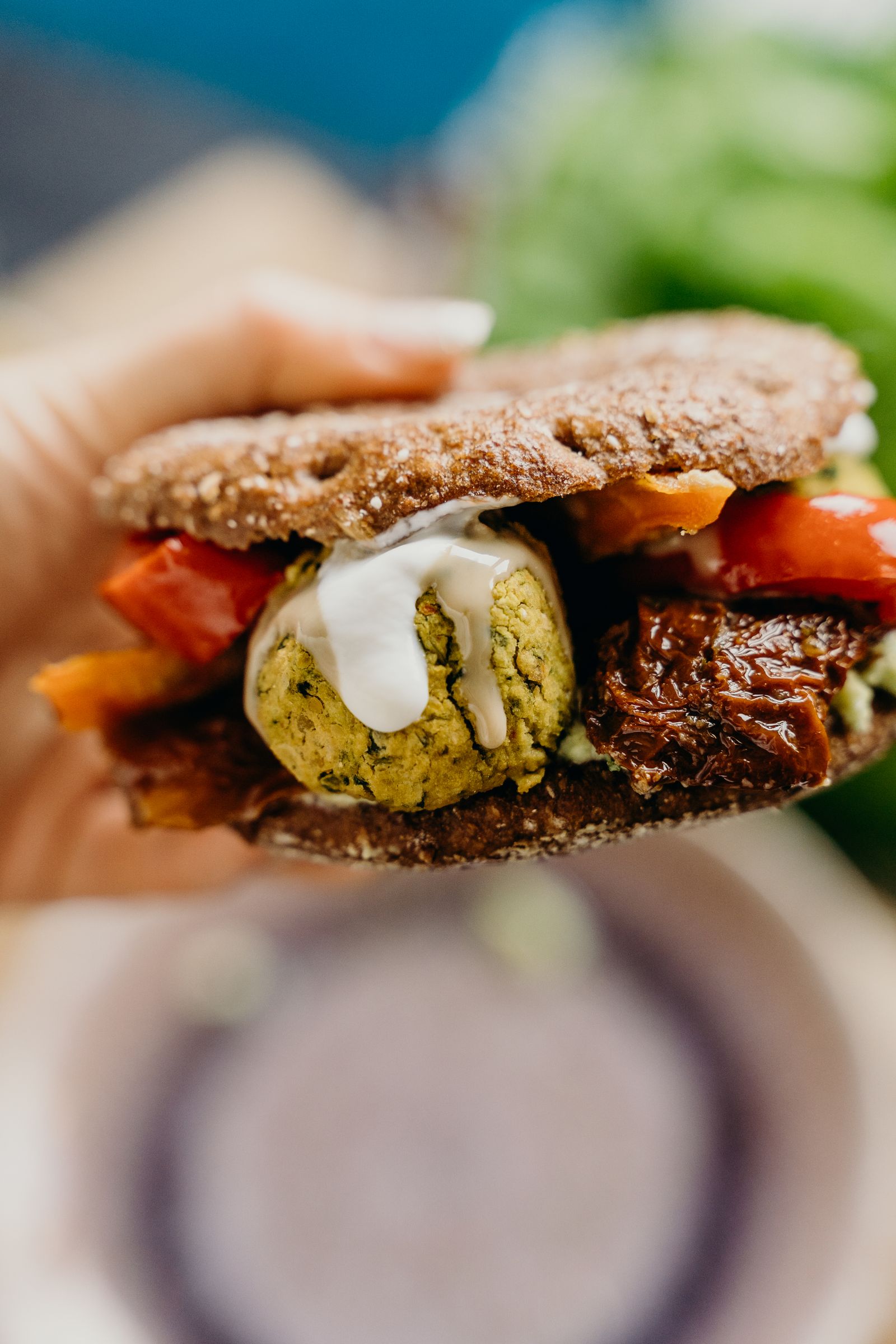 Burger végétal, lentilles, champignons et sauce au paprika fumé