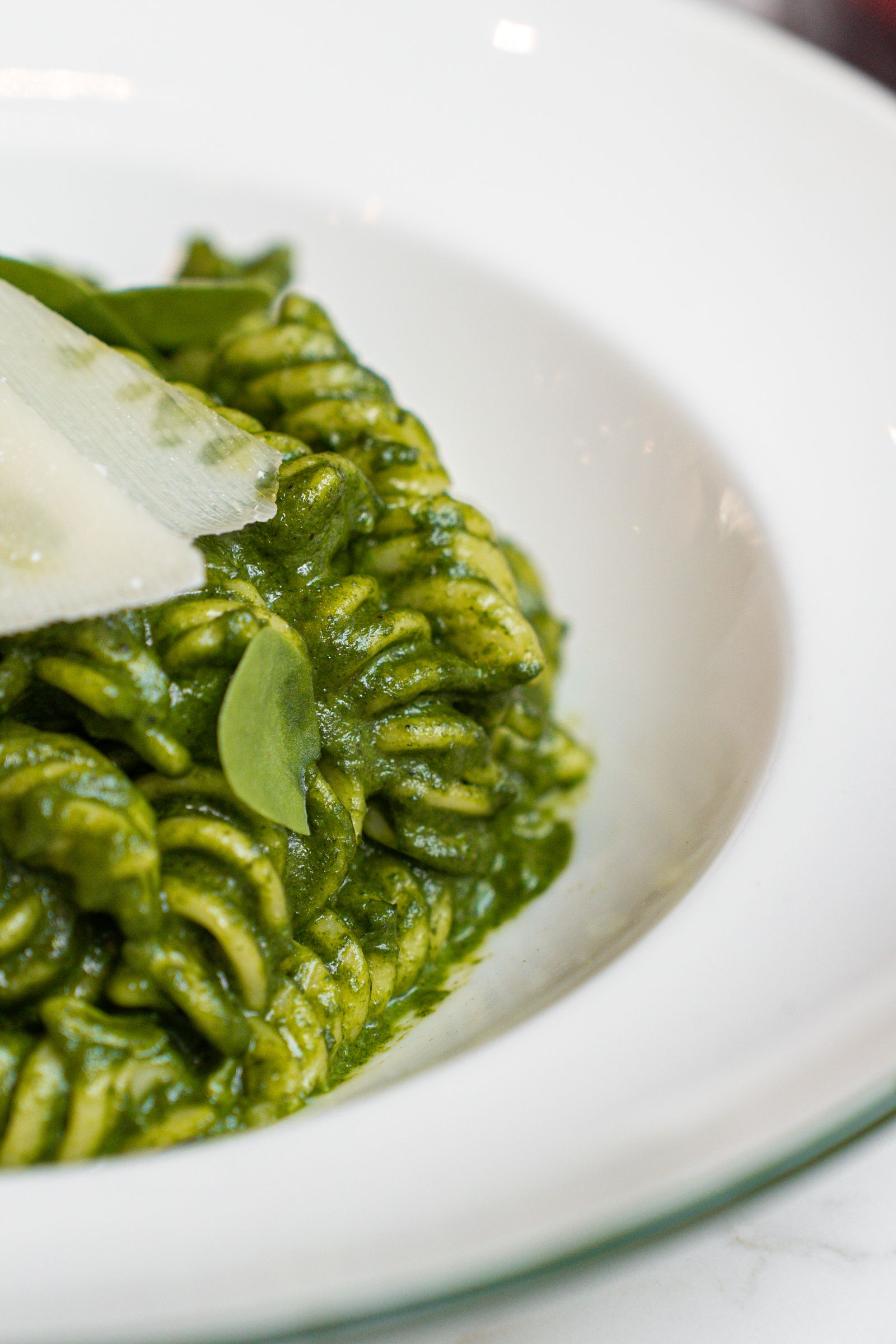 Pâtes au pesto genovese maison, basilic et pignons