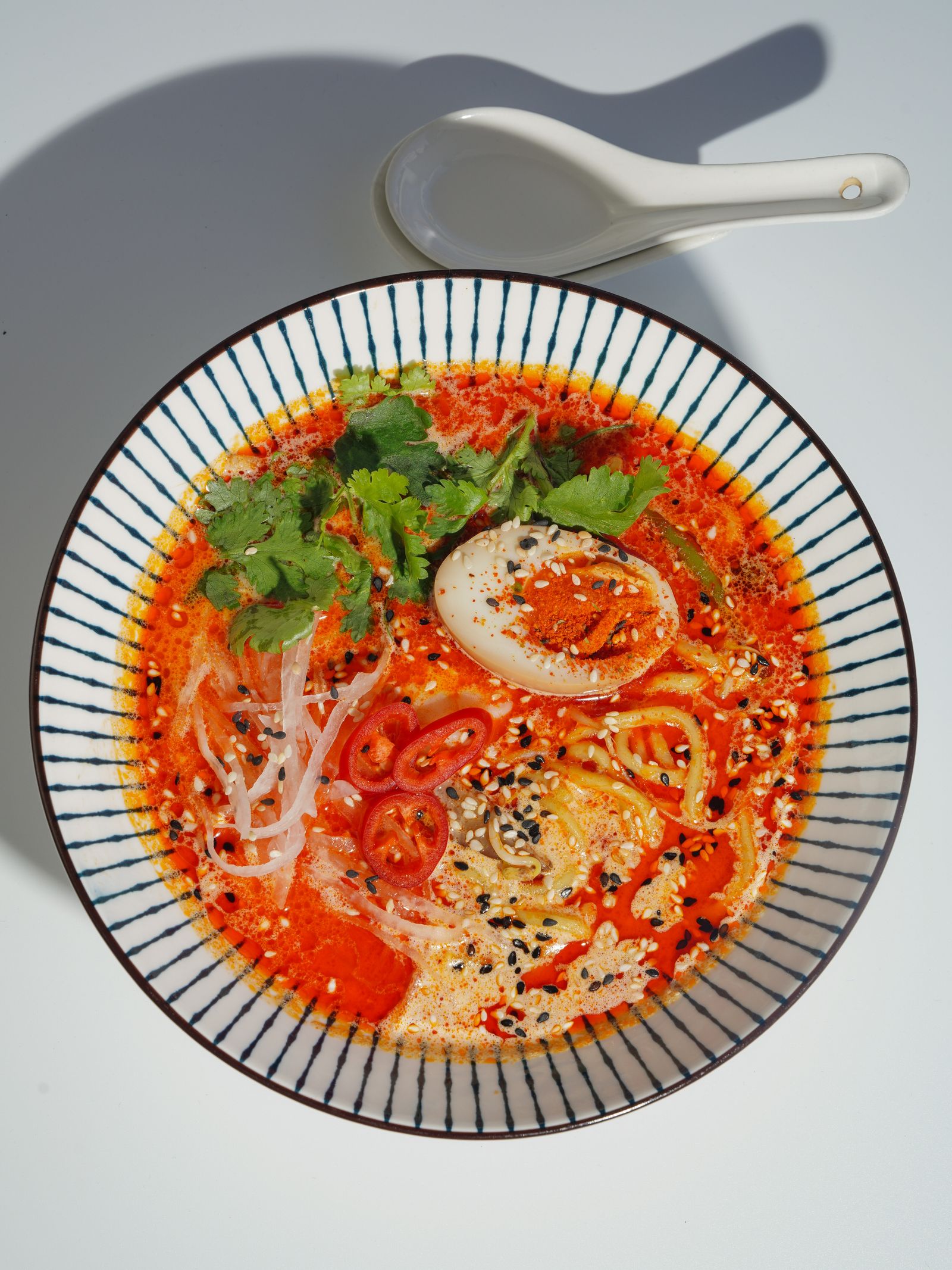 Ramen tantanmen épicé, porc haché et pâte de sésame
