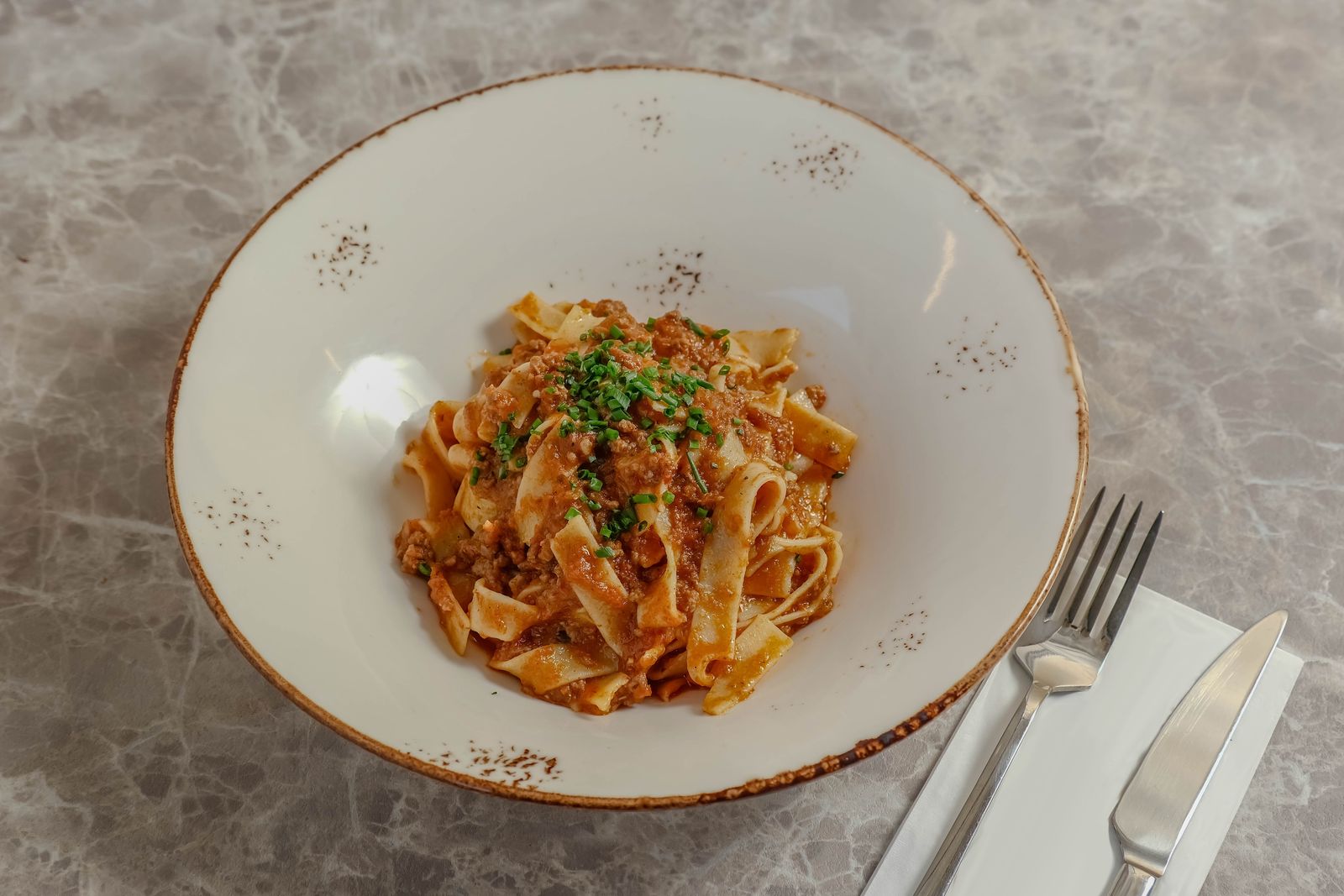 Tagliatelles au ragù bolognais mijoté