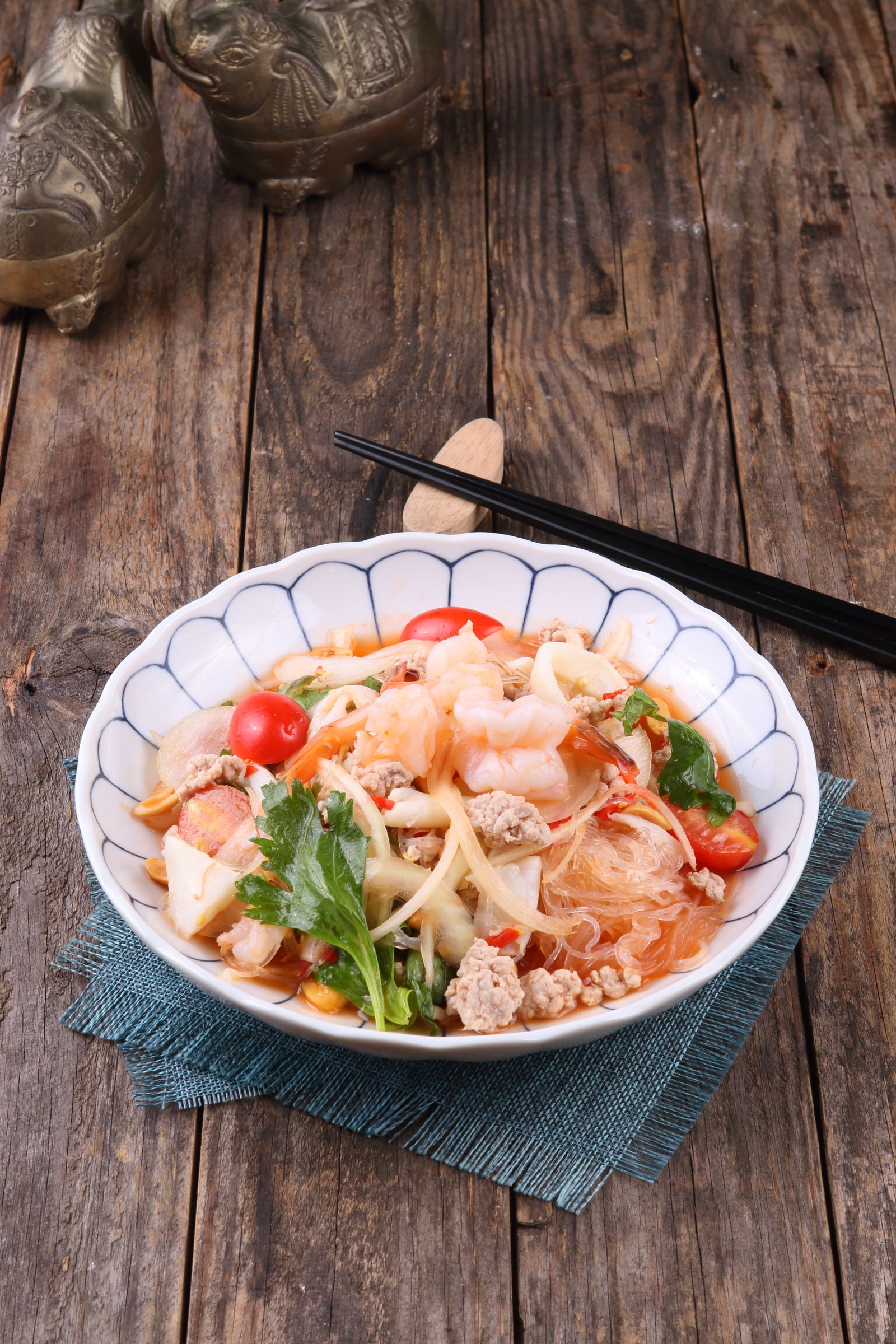 Yum talay — salade de fruits de mer à la thaï