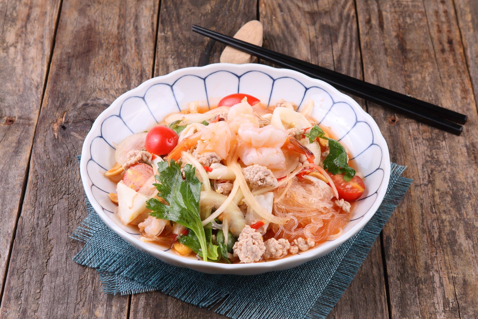 Yum woon sen — vermicelles, porc et crevettes